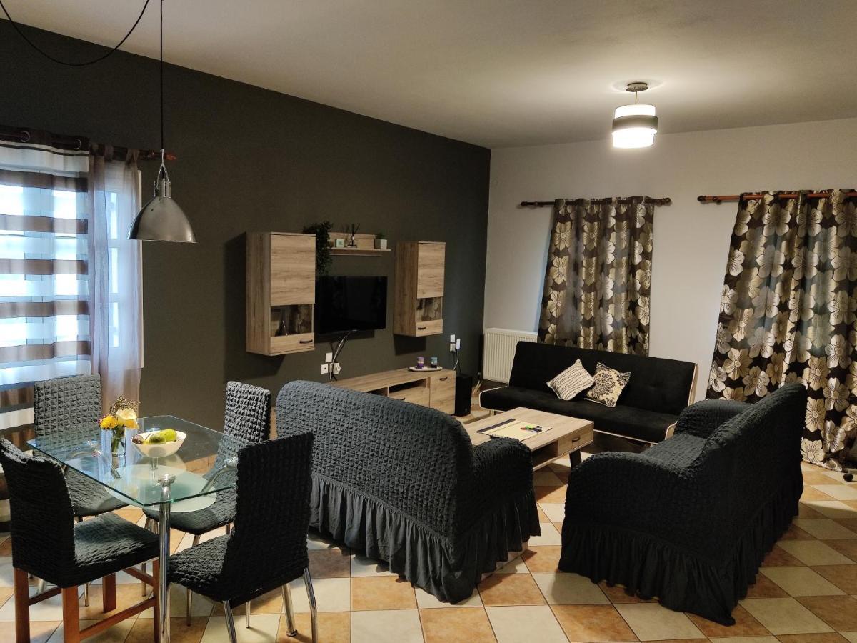 Vretti'S Apartment Fratsia Buitenkant foto