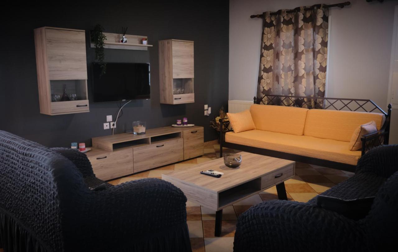 Vretti'S Apartment Fratsia Buitenkant foto
