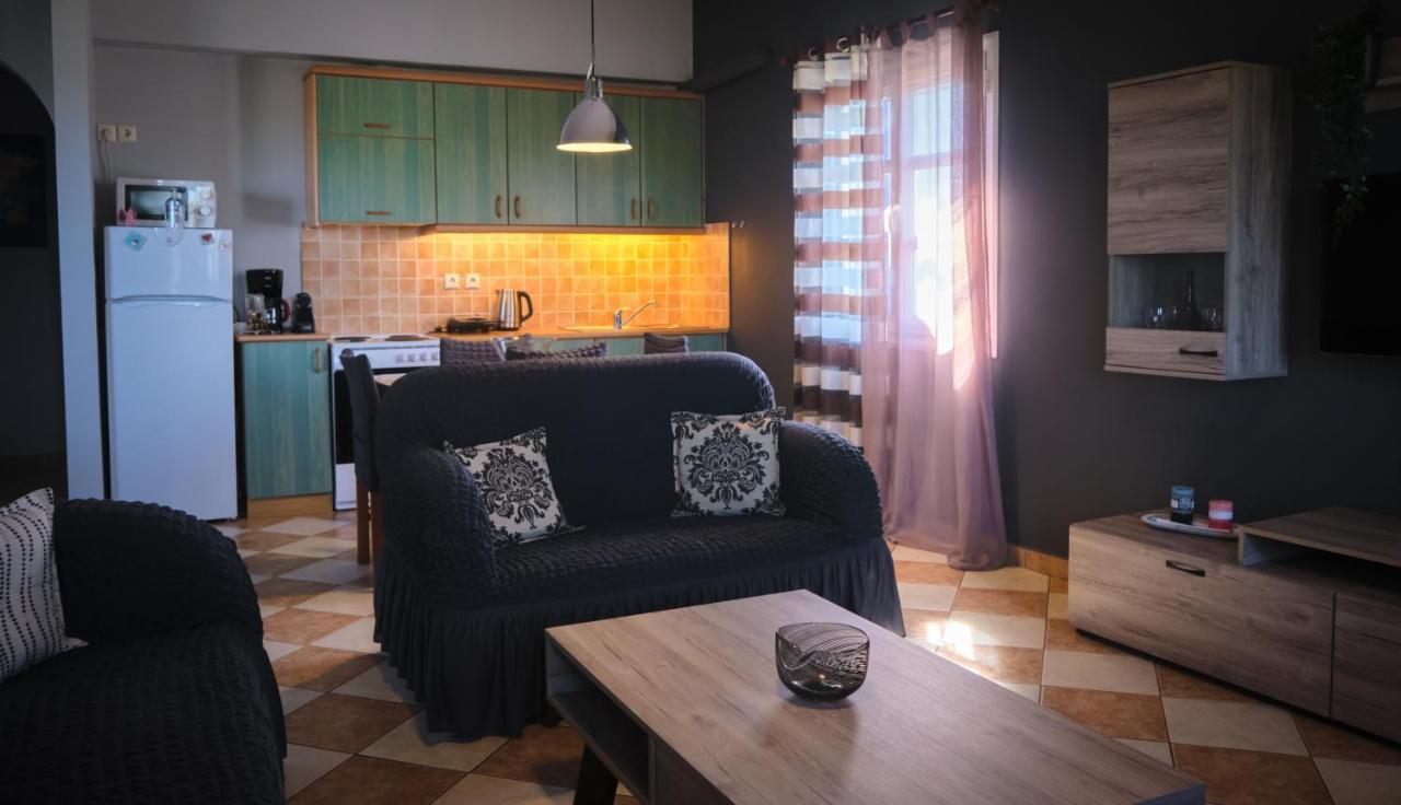 Vretti'S Apartment Fratsia Buitenkant foto
